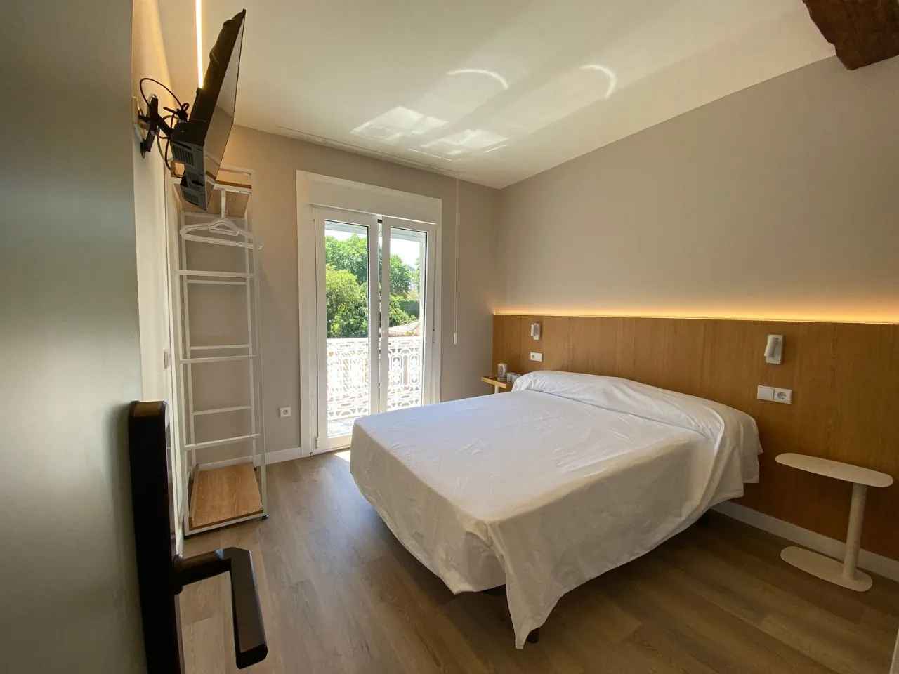 309 Habitación doble con balcón y baño privado_santa clara
