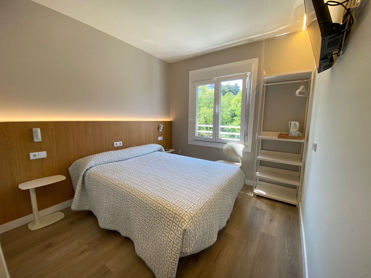 Habitacion doble con vistas y baño privado_pension santa clara