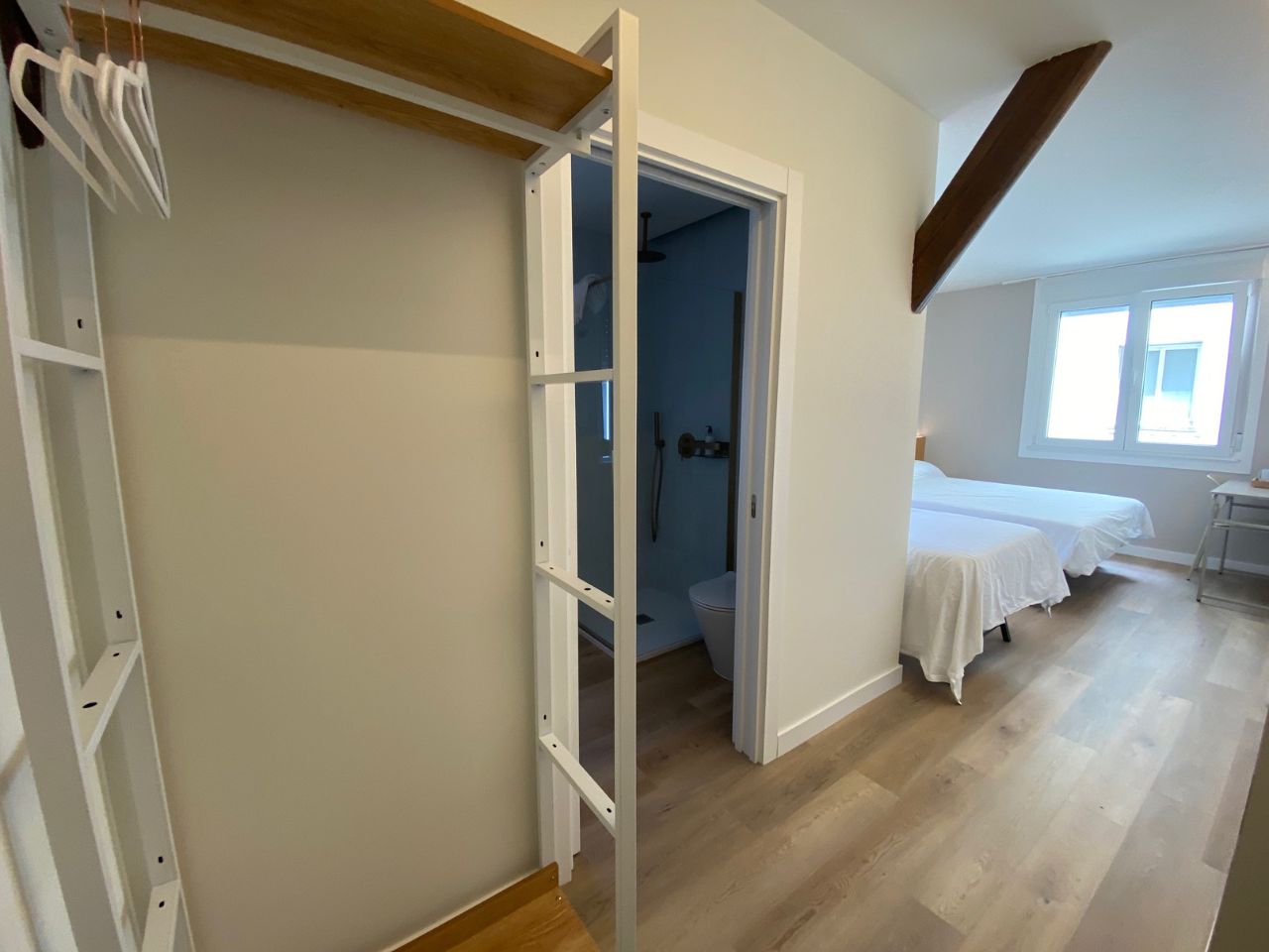 Habitación de la Pensión Santa Clara en Pontevedra