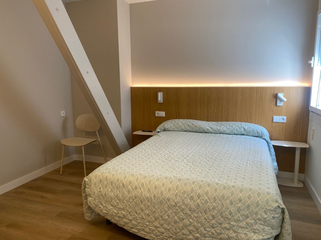 Habitación individual con baño privado en Pontevedra