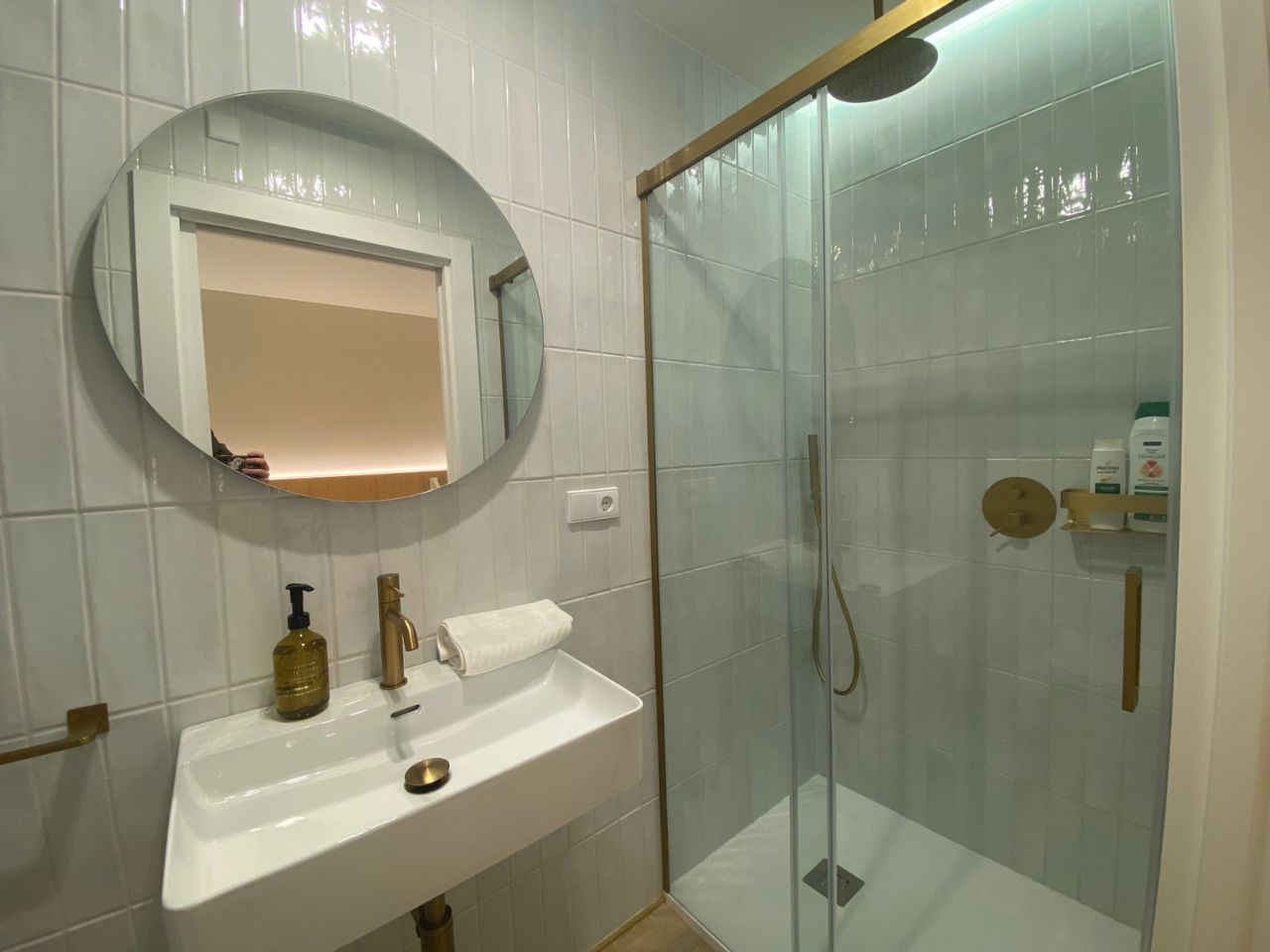 Habitación con baño privado en Pensión Santa Clara